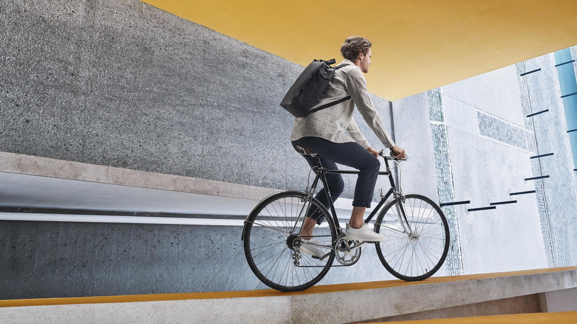 Qwstion Graphite Leather Office Kollektion