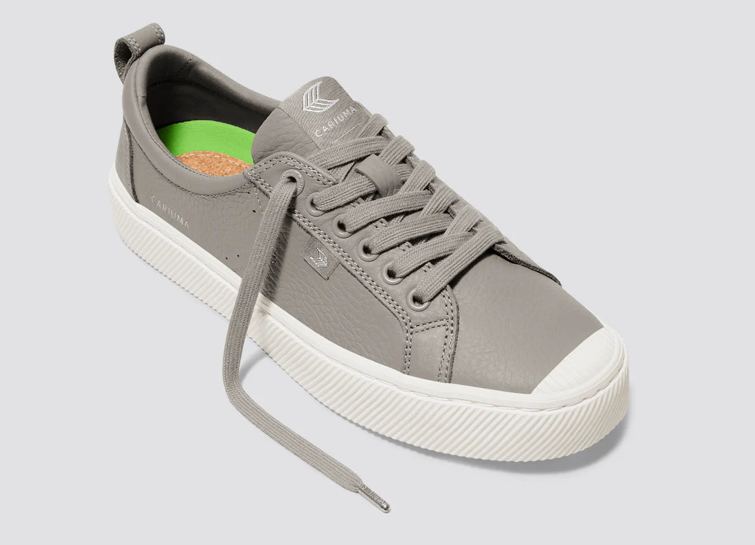 Cariuma OCA Low Pebbled Leather Grey