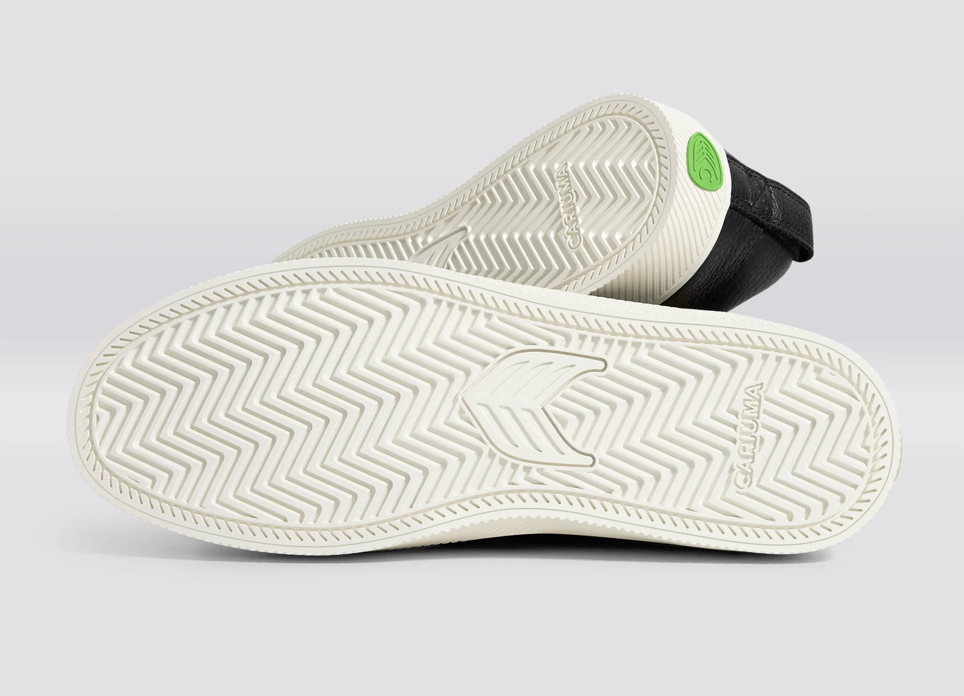 Cariuma Slip-On Pebbled Leather Black