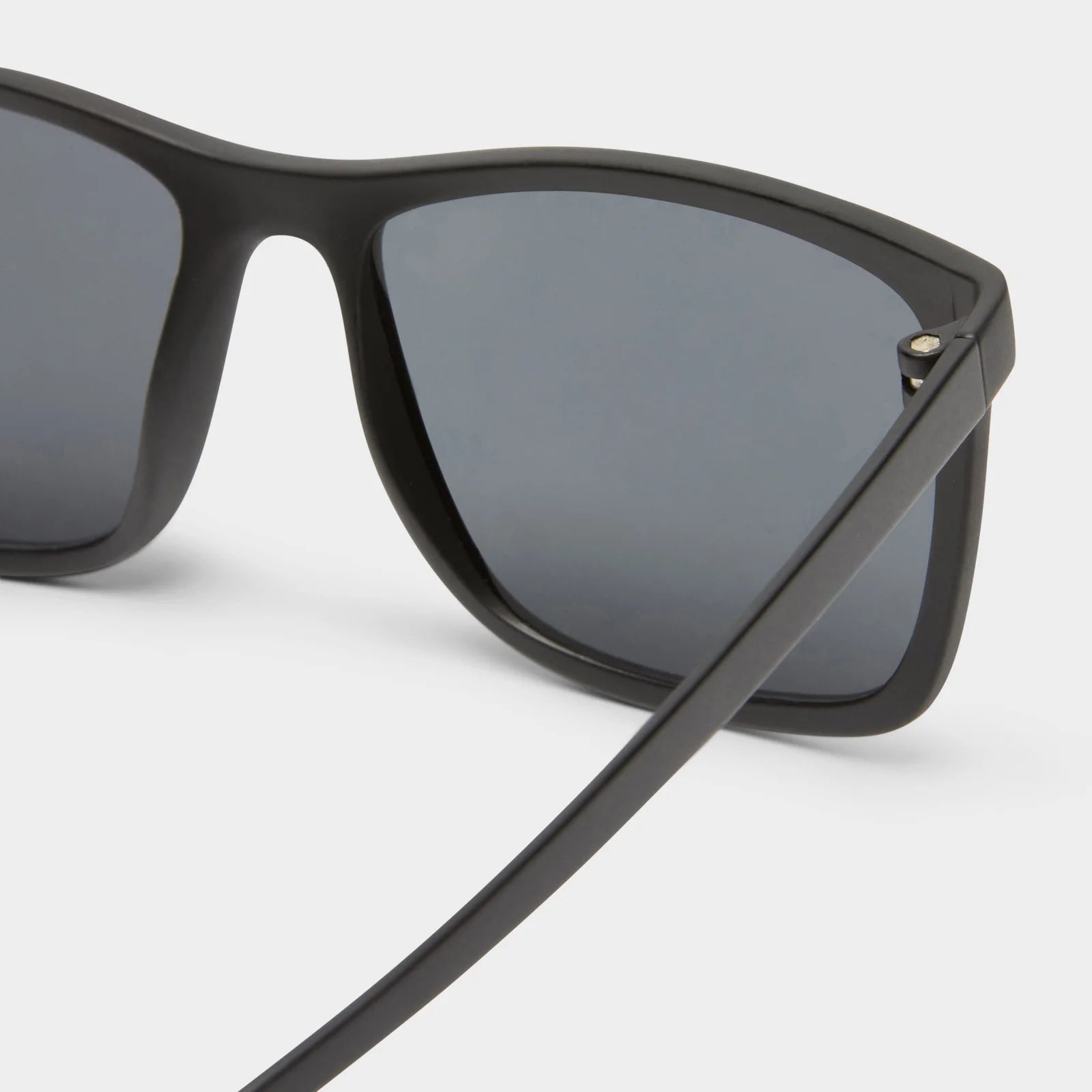 Le Specs Master Tamers | Matte Black