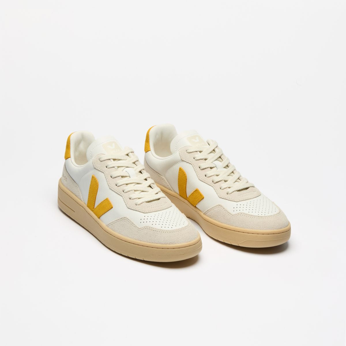 Veja V-90 Leather White Toscane Natural