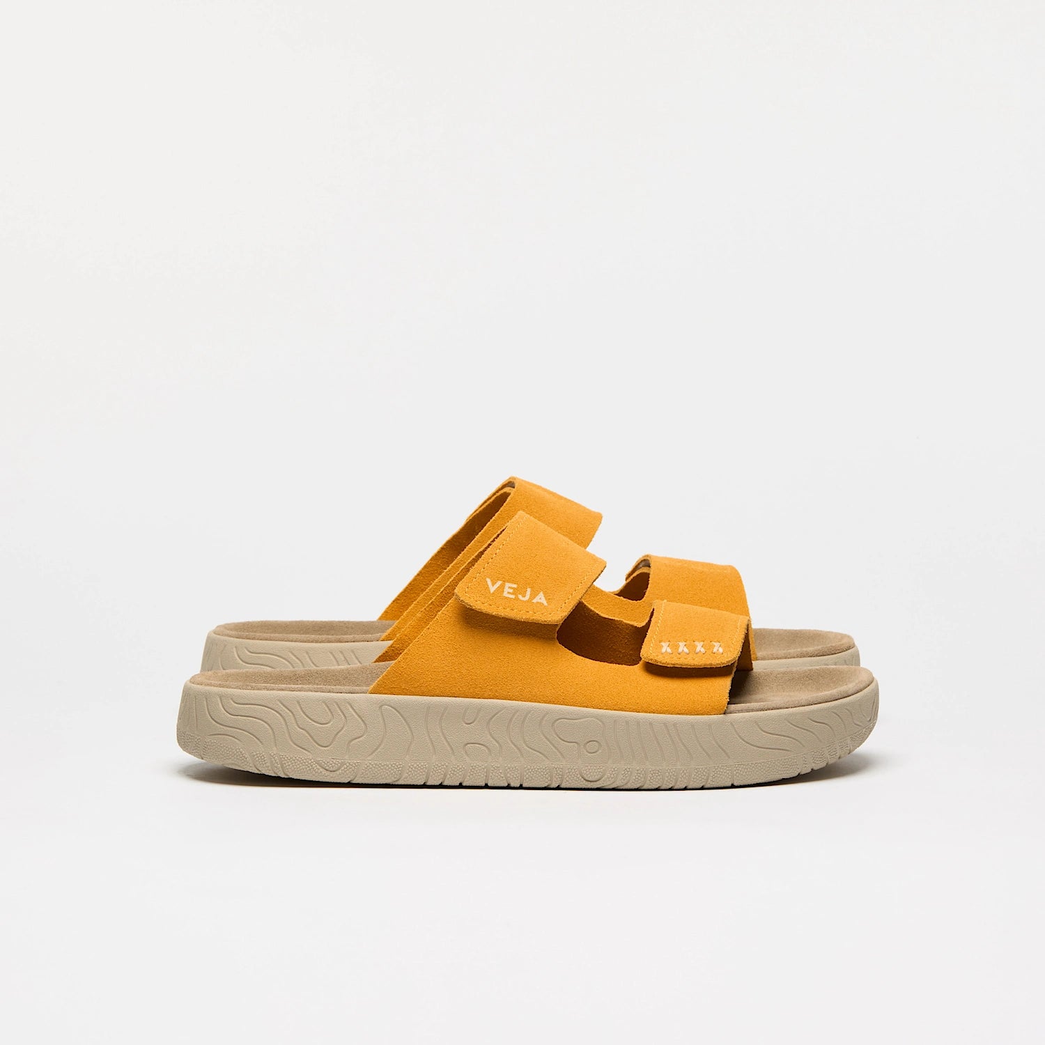 Veja Etna Suede Safran Almond Almond