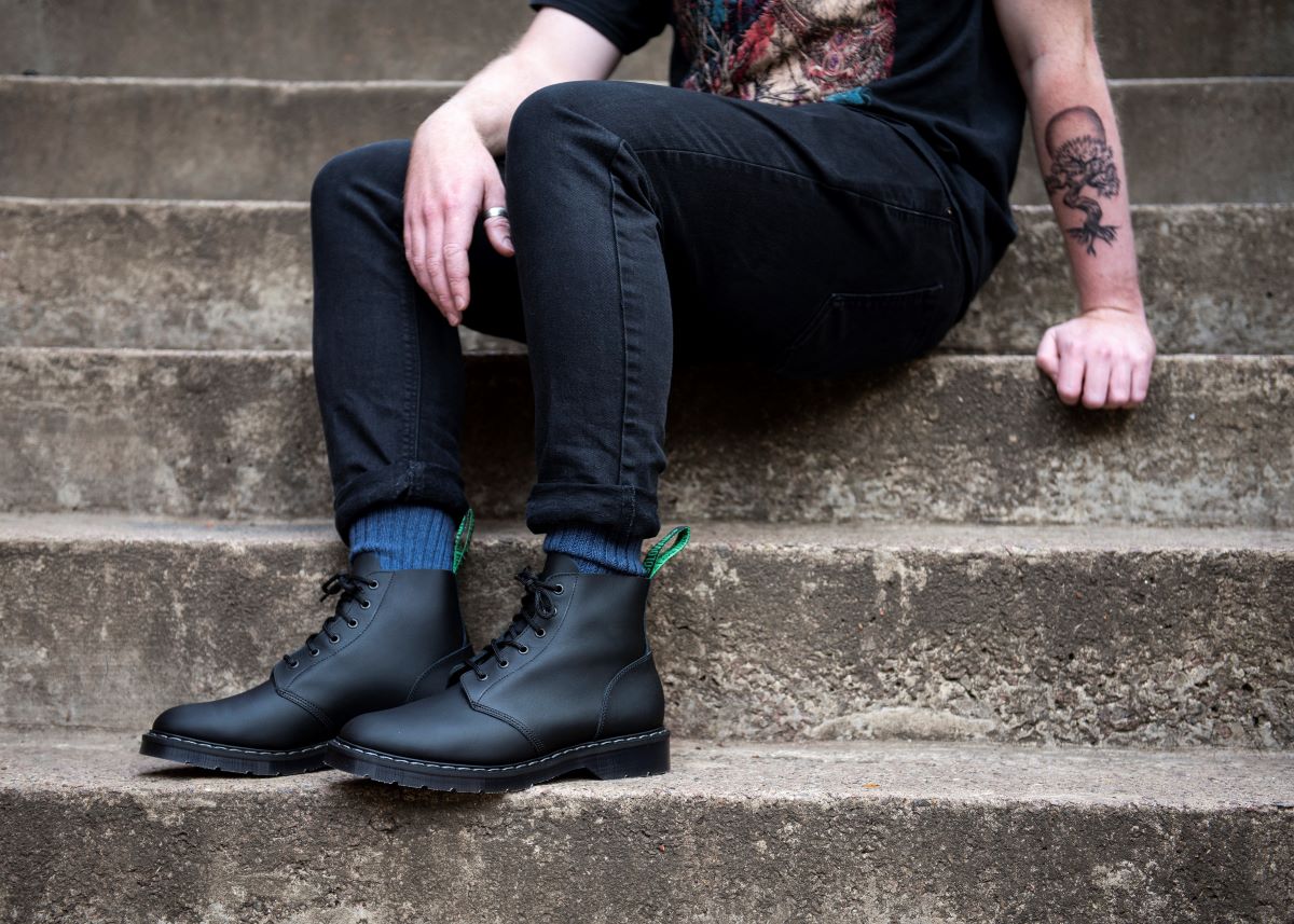 Solovair Black Greasy 6 Eye Astronaut Boot