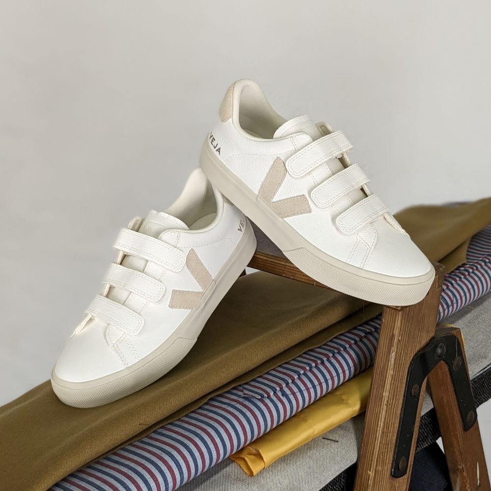 Veja Recife Chromefree Leather Extra White Sable