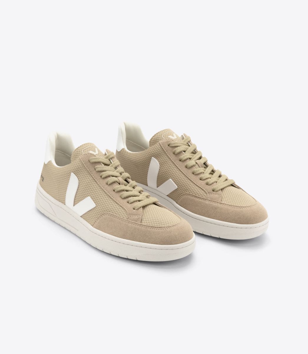 Veja V-12 Vegan Alveomesh Dune White