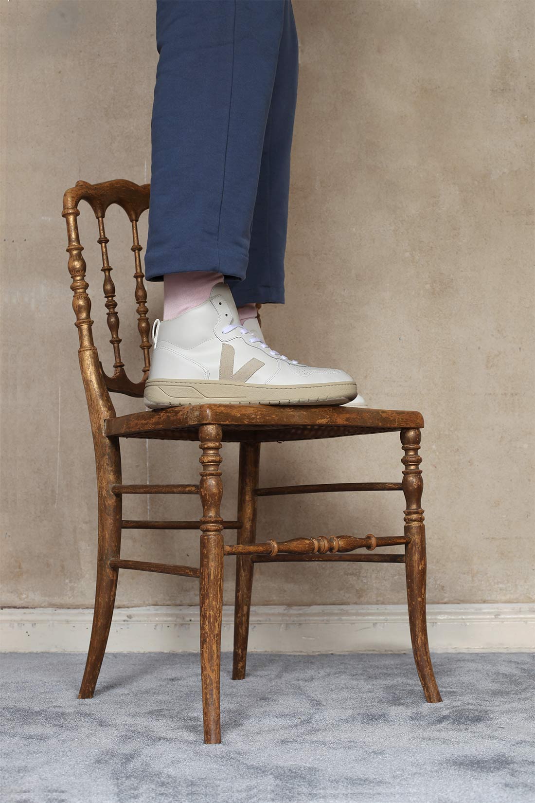 Veja V-15 Leather Extra-White Natural