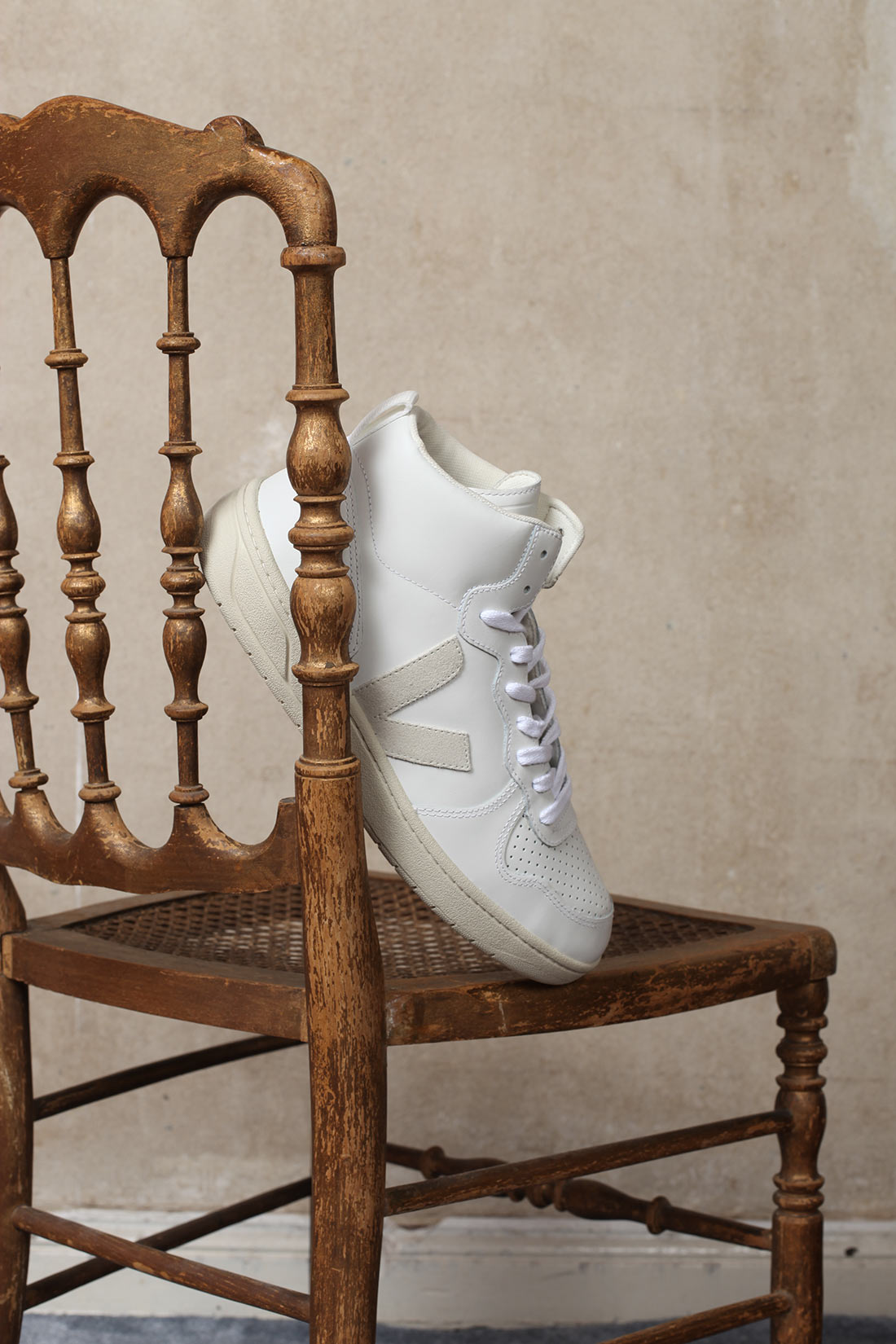 Veja V-15 Leather Extra-White Natural