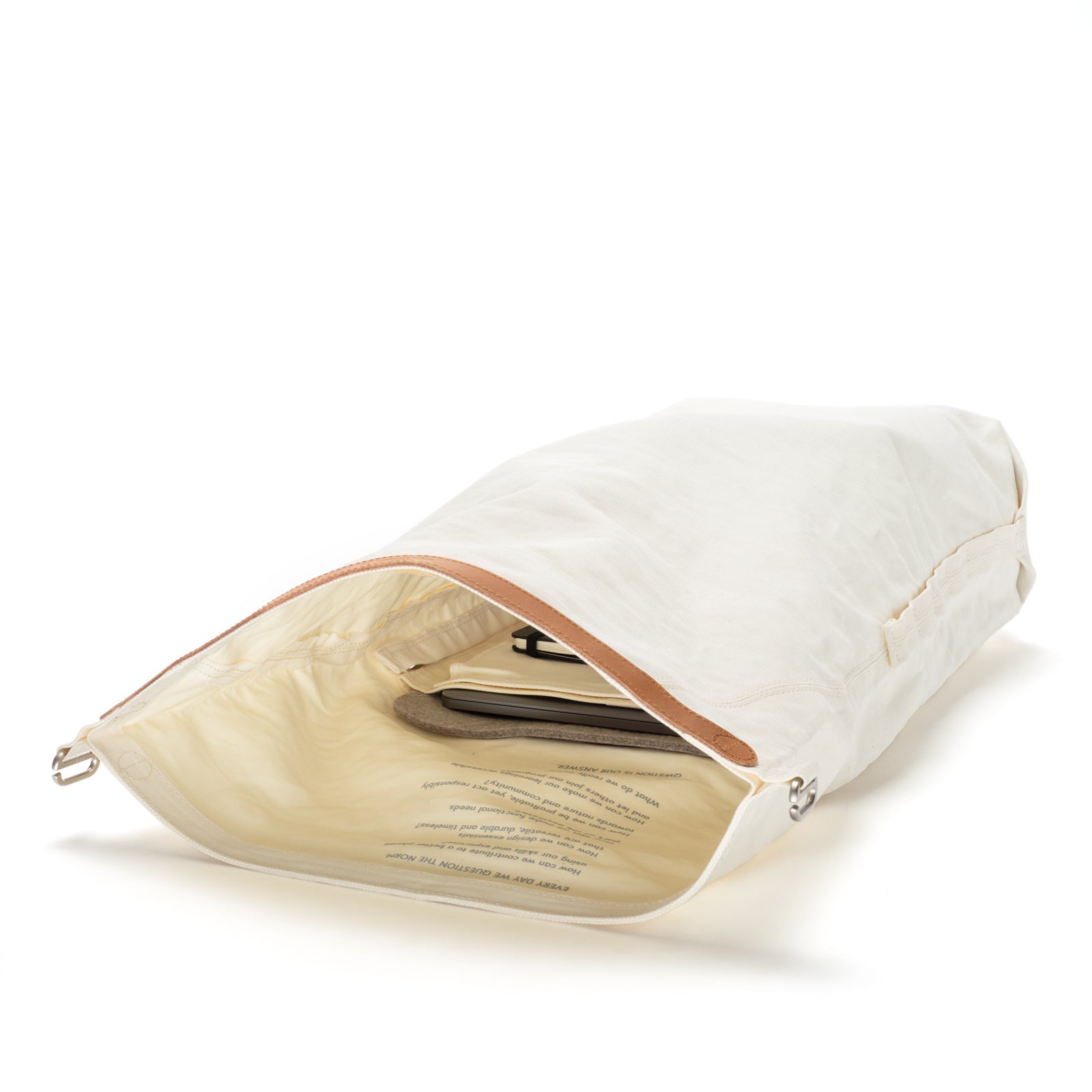 Qwstion Zip Pack/Bananatex