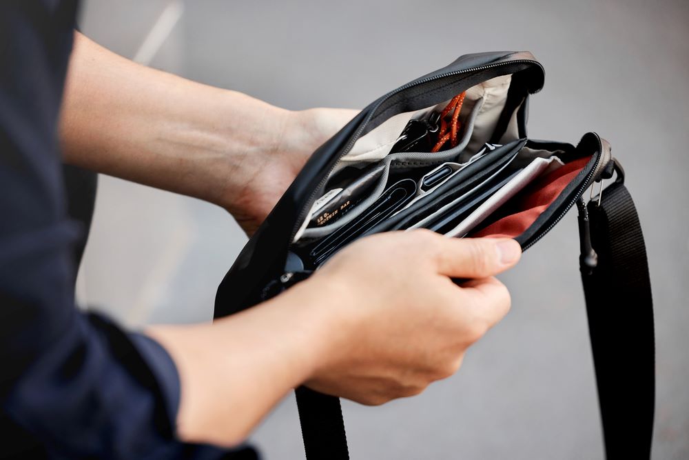 Bellroy Venture Travel Crossbody Jet Black RFID