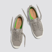 Cariuma OCA Low Pebbled Leather Grey