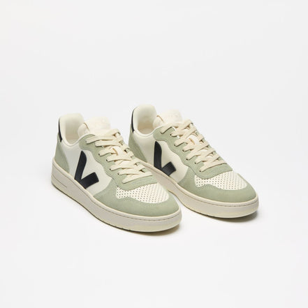 Veja V-10 Leather Pure Black Clay