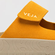Veja Etna Suede Safran Almond Almond