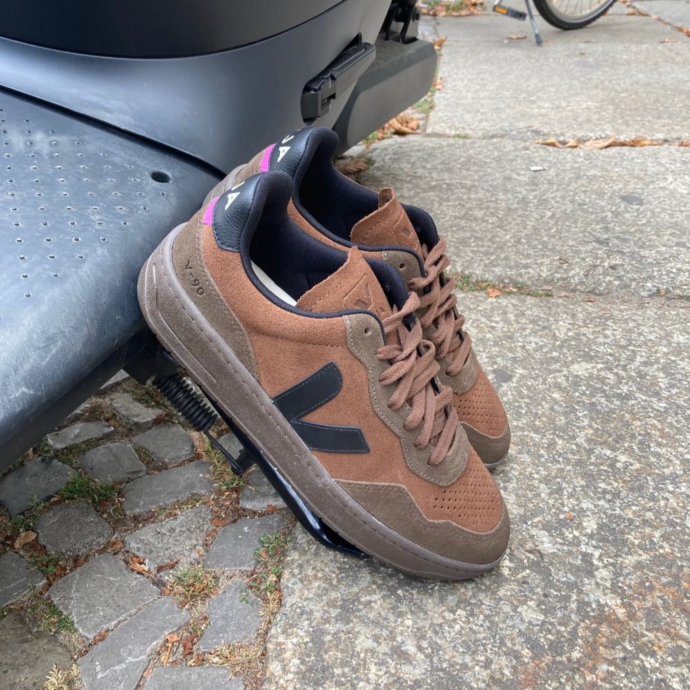 Veja V-90 Suede Walnut Black