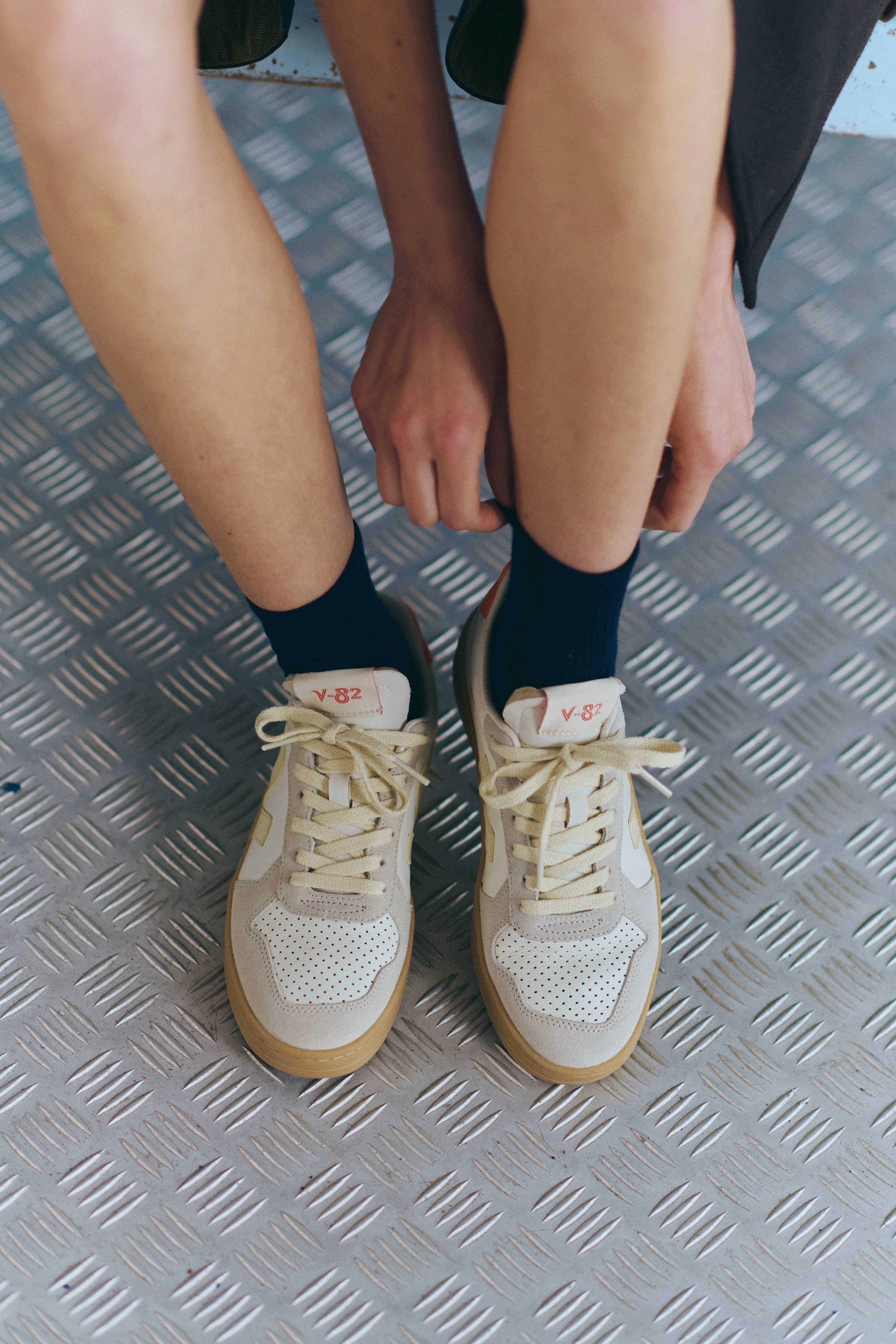 Veja V-82 Leather pure calcaire fury