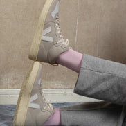 Veja V-15 Nubuck Natural White
