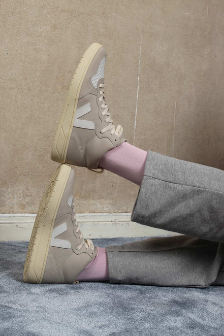 Veja V-15 Nubuck Natural White